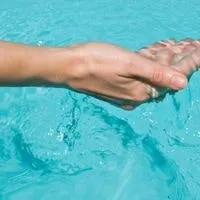 soak hands to get rid of gasoline smell on hands