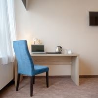 different bedroom layout ideas with desk